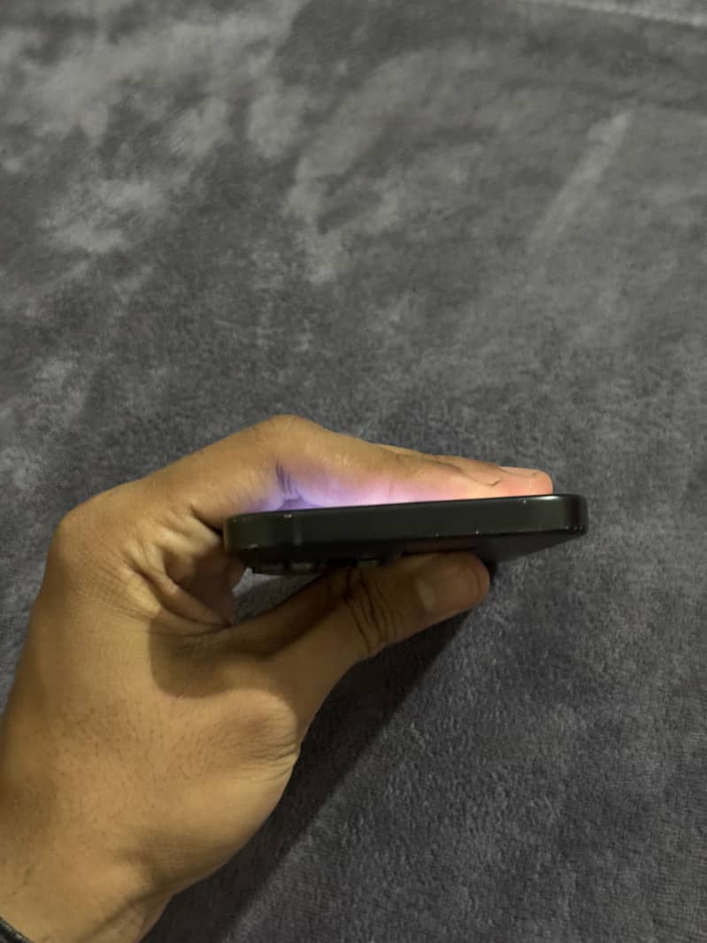 Apple iPhone 15 4
