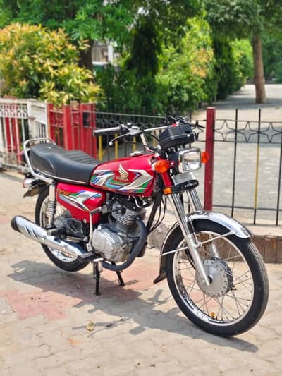 Honda 125 Red 2023