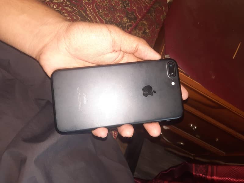 Apple iPhone 7 Plus 1