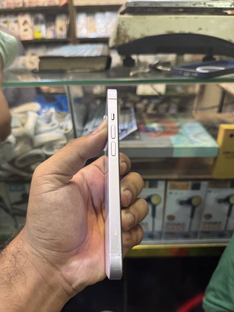 Apple iPhone 14 3