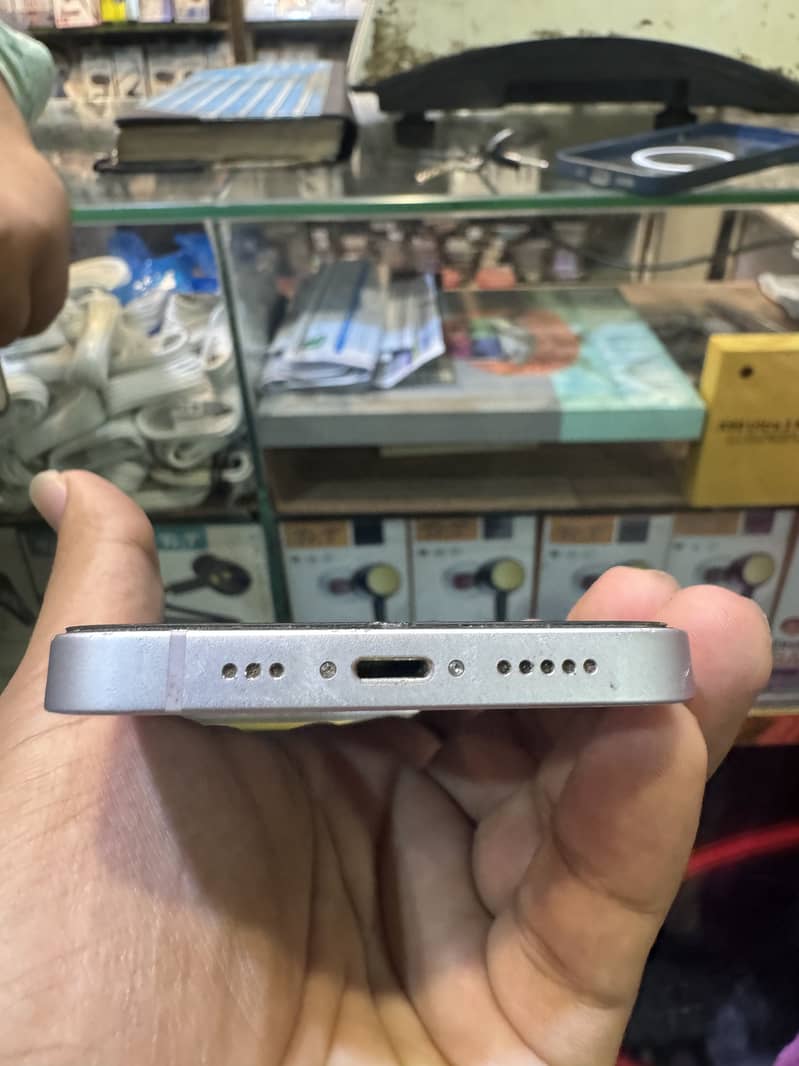 Apple iPhone 14 4