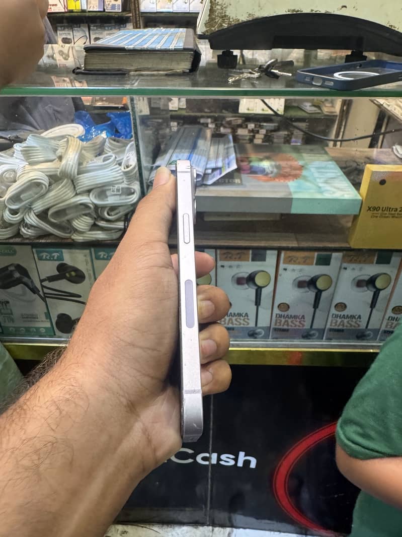 Apple iPhone 14 9