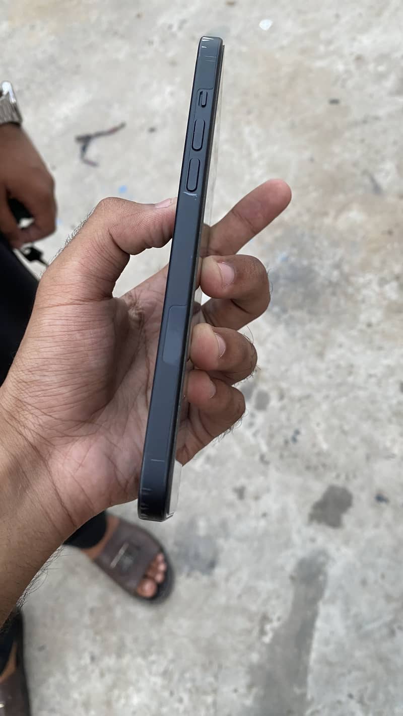 Apple iPhone 15 plus 6