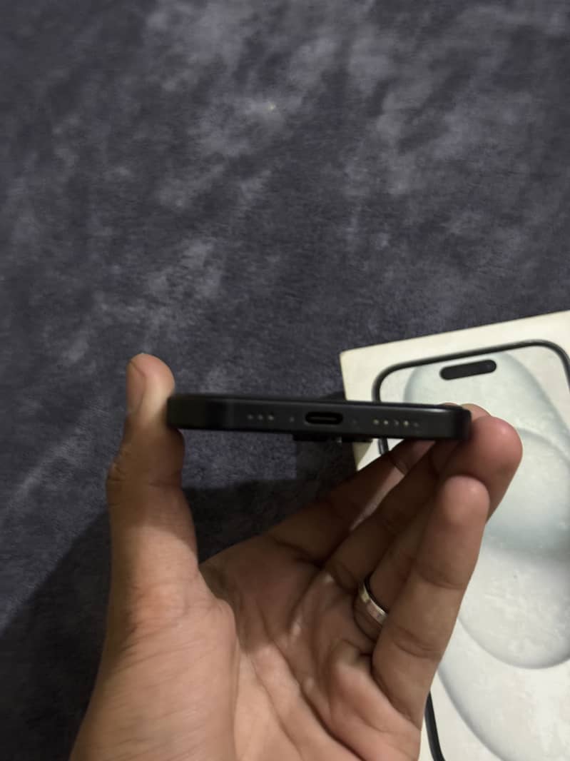 Apple iPhone 15 4