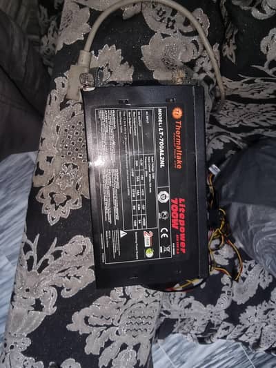 Thermaltake 700 watt power supply