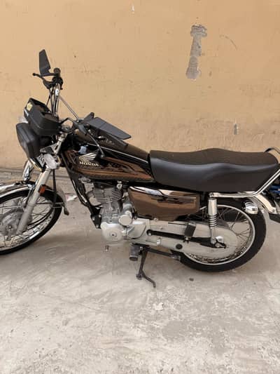 Honda 125 self start gold edition