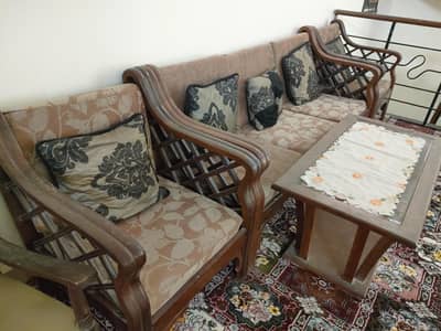 Sofa set along with table for sale