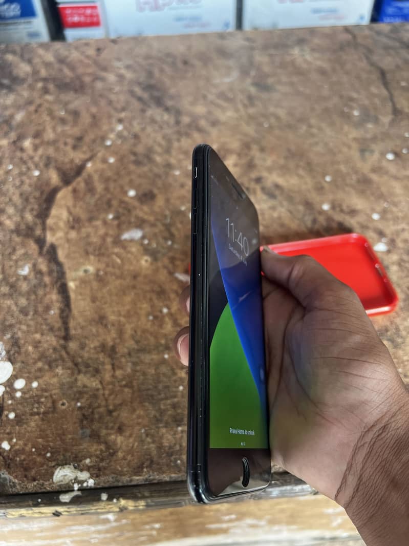Apple iPhone 7 Plus 1