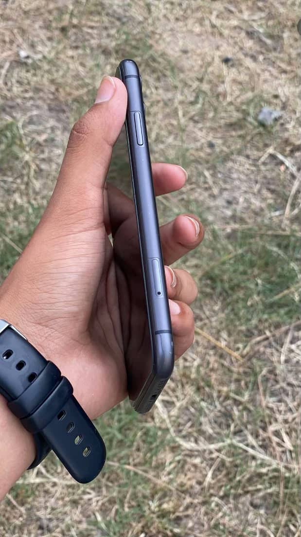 IPhone 11 3