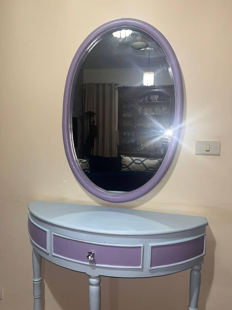 Moon table with mirror 2
