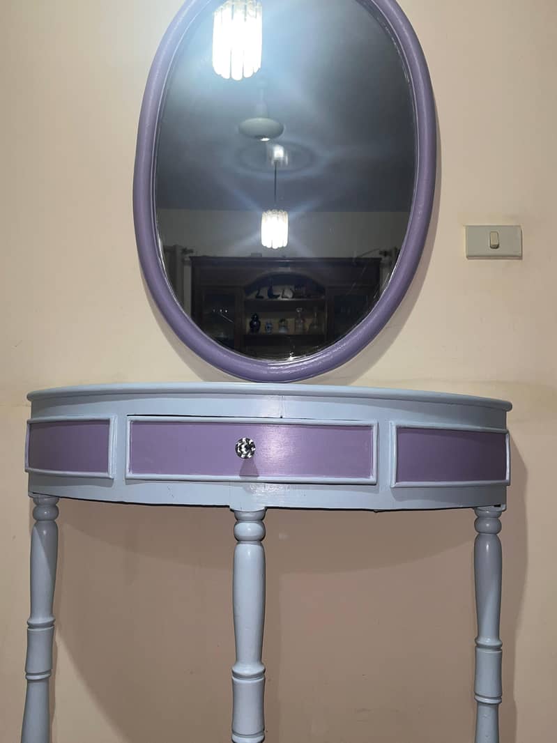 Moon table with mirror 4
