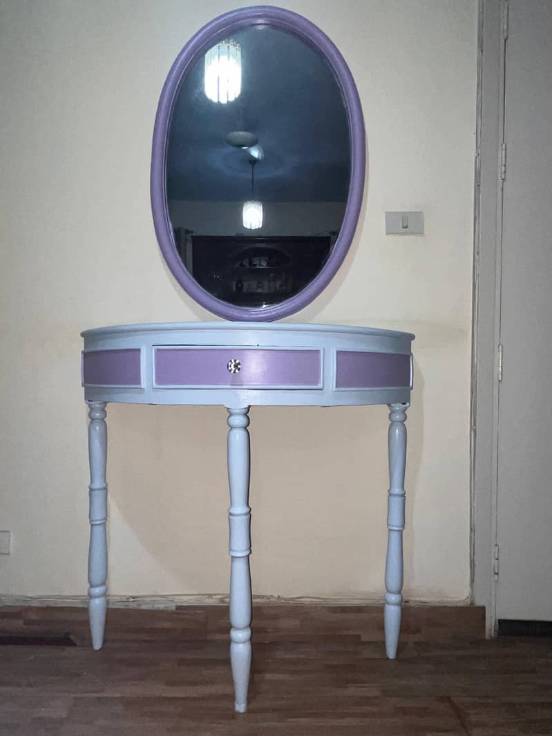Moon table with mirror 5