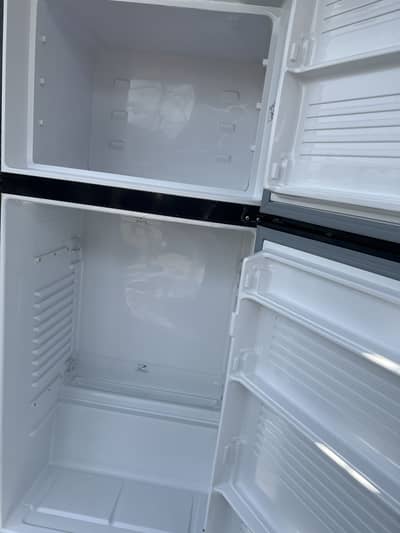 Dawlance full size fridge full working condition