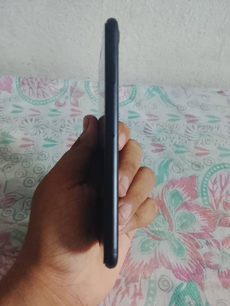 Apple iPhone 7 1