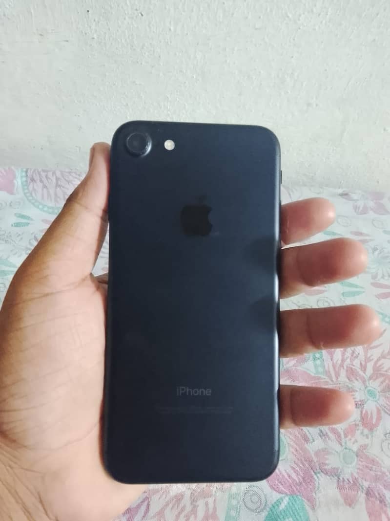 Apple iPhone 7 3