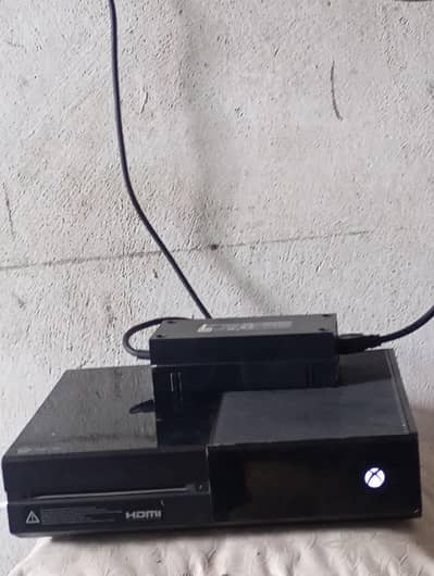 x box one 500 GB with original controller 4 games installed