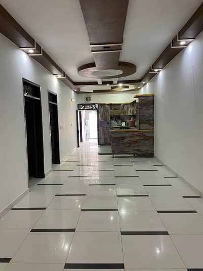 4 Bed DD 300 yds in Gulistan-e-Johar