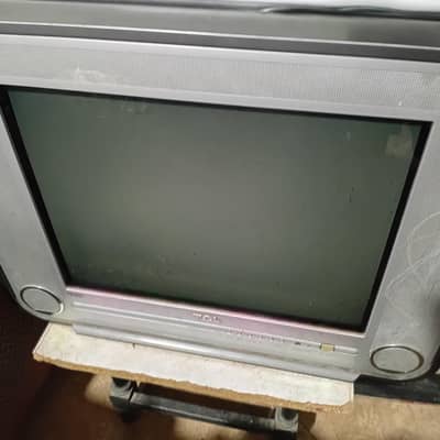 TCL company ka 21 inches ka tv hai kafi time sa para hwa hai agr kisi