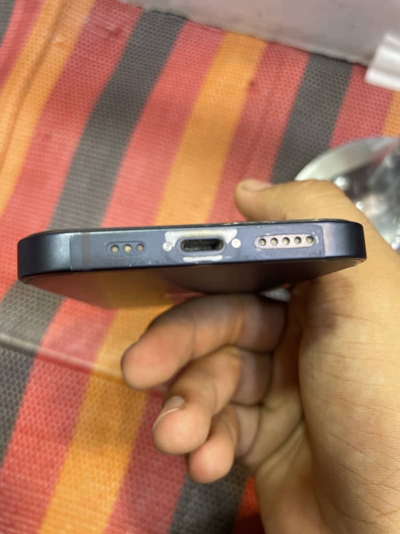 Apple iPhone 13 5