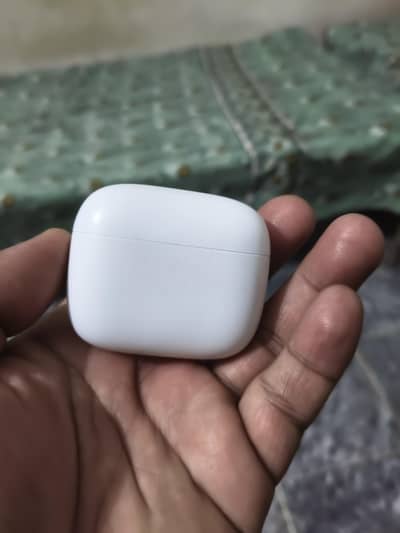 hoco eq2 just 1.5 month use battery timing bht achi hai with box
