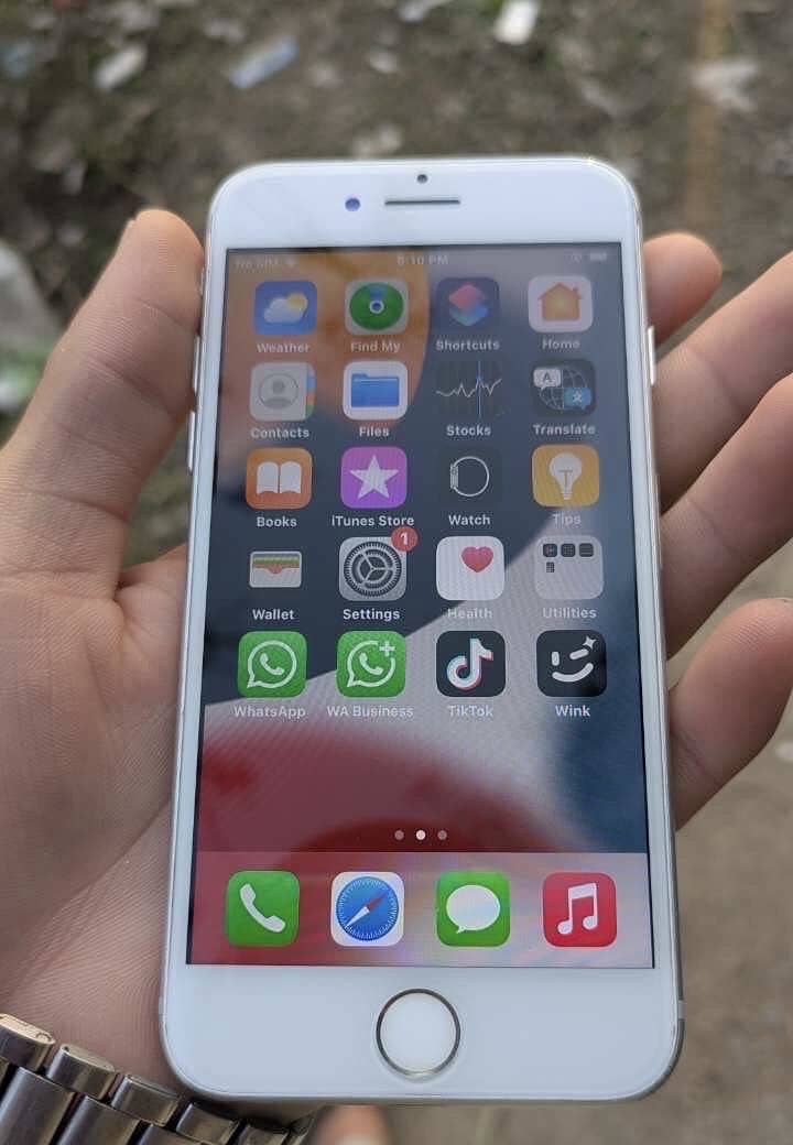 Apple iPhone 7 0