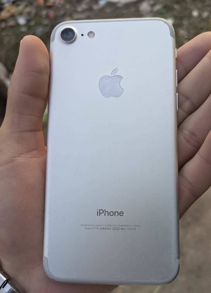 Apple iPhone 7 1