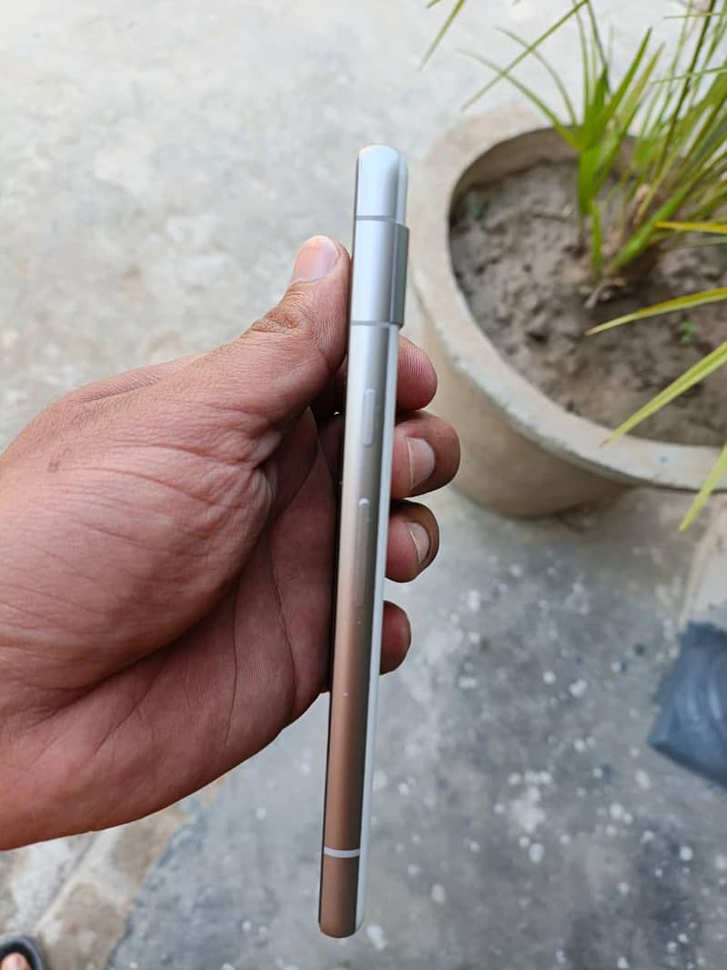 Google Pixel 7a 1