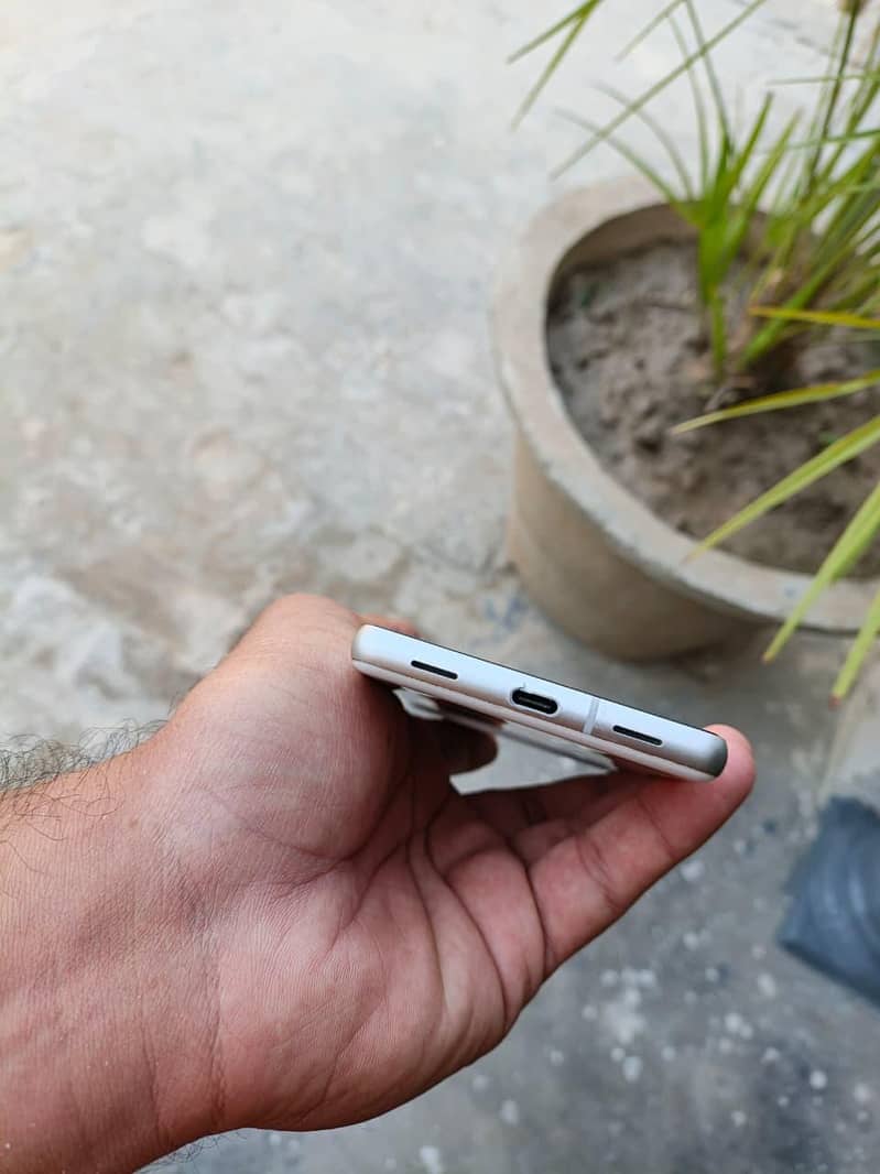 Google Pixel 7a 5