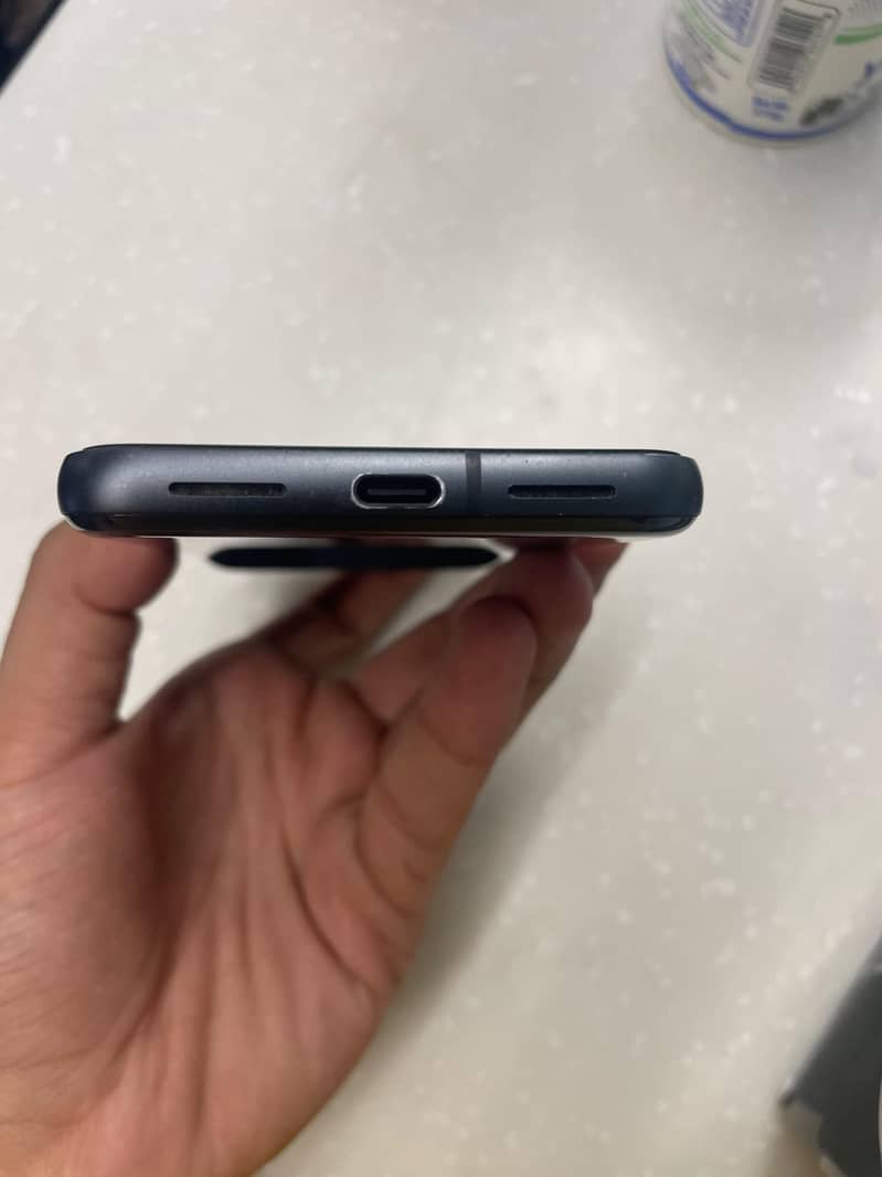 Google Pixel 8 4