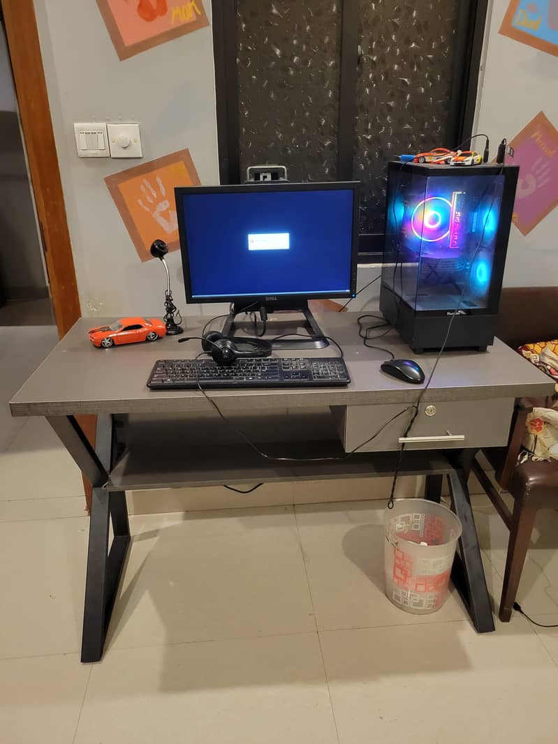 Computer Table 4 x 2  new condition 0