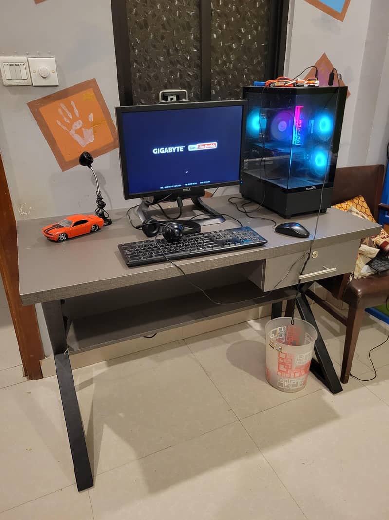 Computer Table 4 x 2  new condition 1