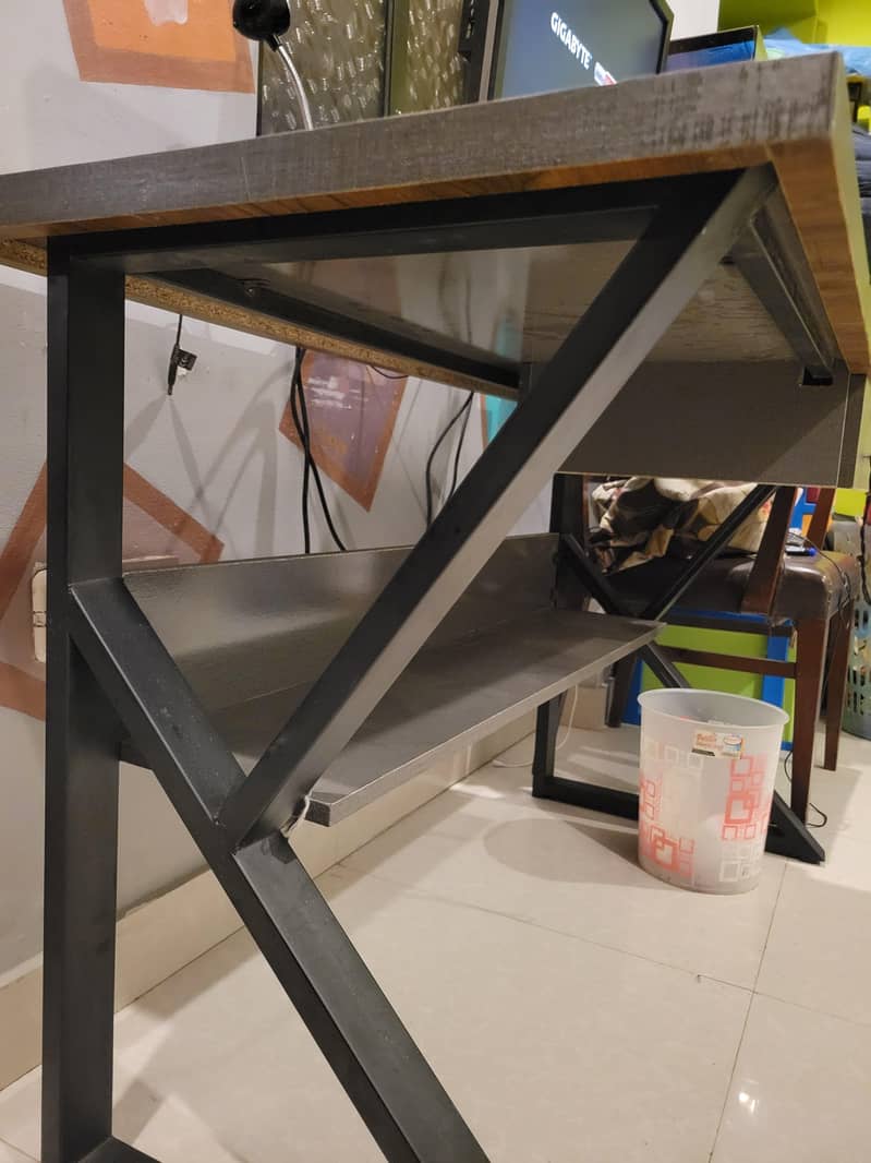 Computer Table 4 x 2  new condition 3