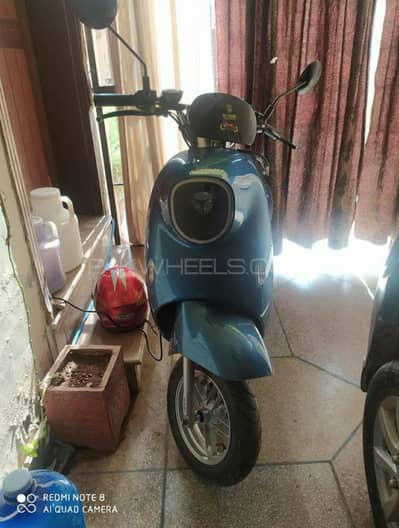 "For Urgent Sale" Yadea M3 electric scooter