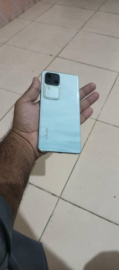 Vivo V30