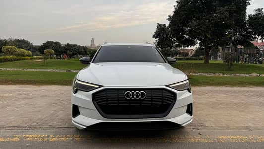 AUDI ETRON 50 Quattro