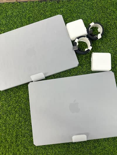 Macbook Pro M5 14 inch Space Black 16/512 Open Box Under Warranty