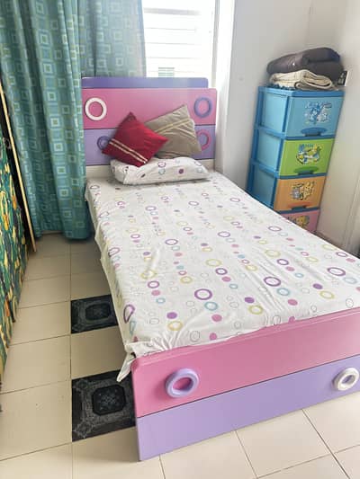 Kids bed and dressing