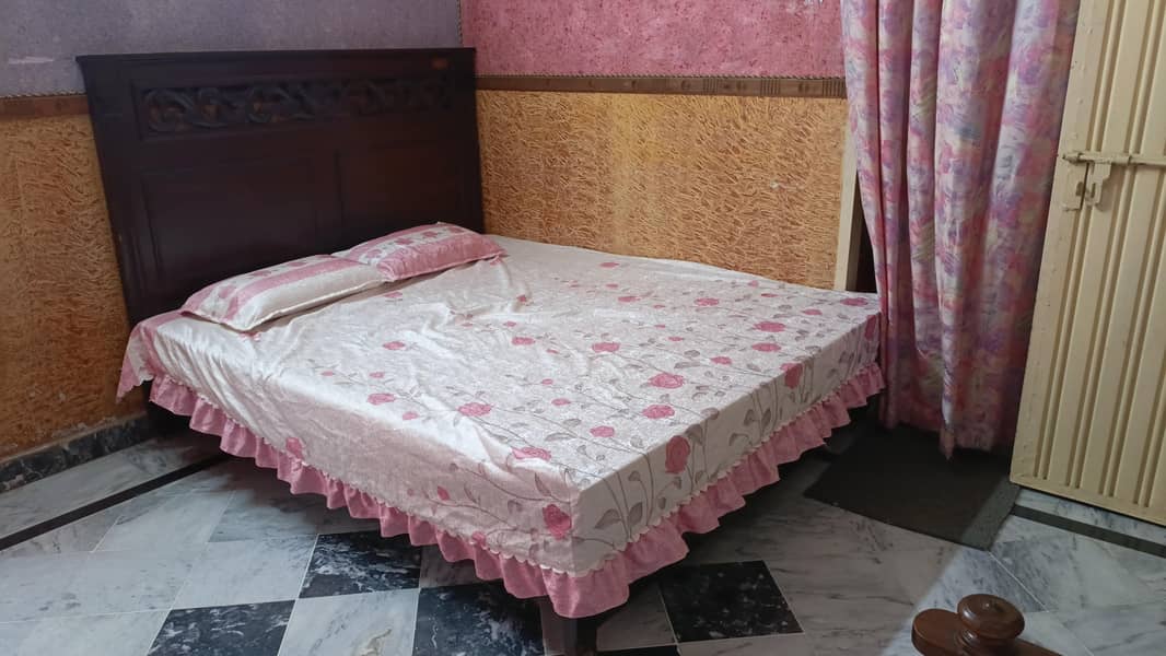 بیڈ اور میٹرس برائے فروخت 1