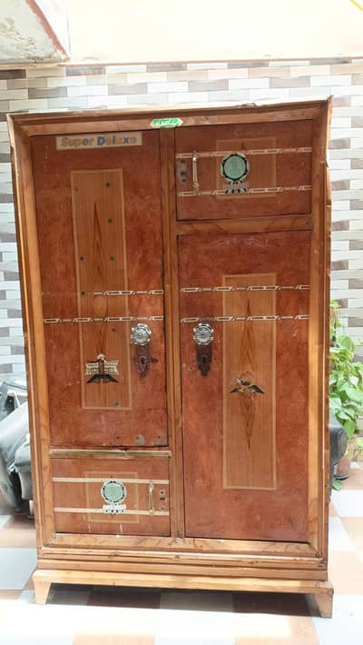 Super Deluxe Big Golden Safe  Well maintained and clean | ready to use