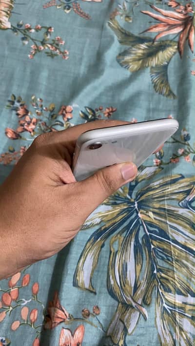 Apple iPhone SE (2020)