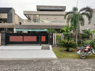 ONE KANAL BEAUTIFULL SAMI FURNISHED HOUSE AVAILABLE FOR RENT IN DHA PHASE 5