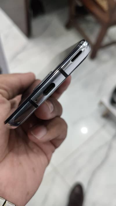 Sharp Aquos R3