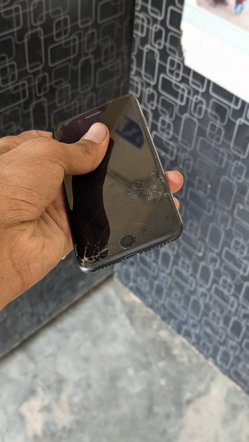 Apple iPhone 7 2