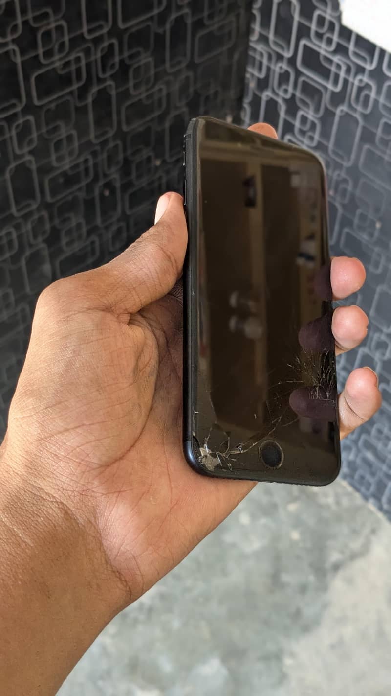 Apple iPhone 7 4