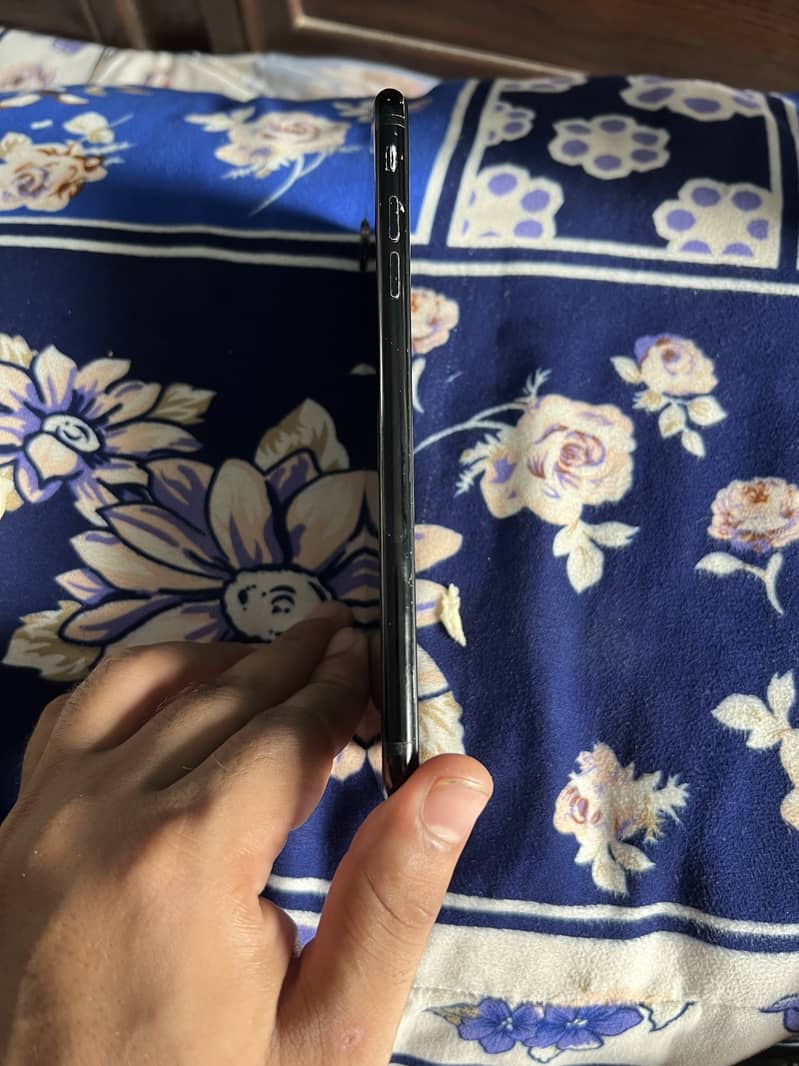 Apple iPhone 7 Plus 2