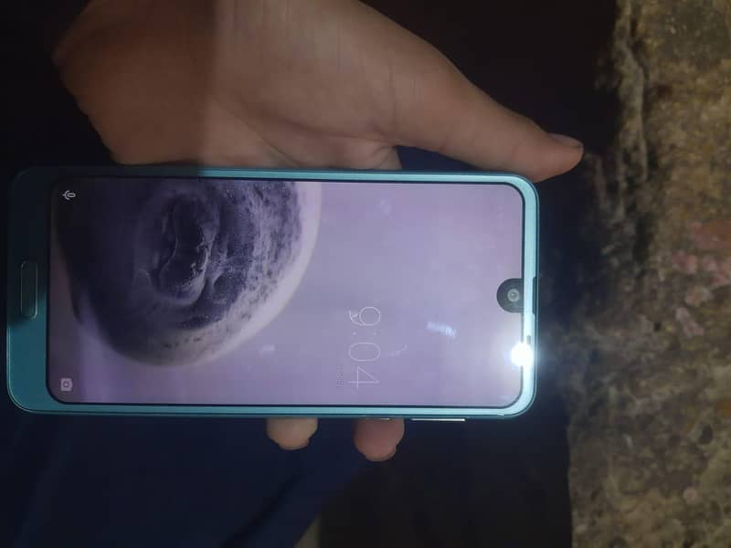 Sharp Aquos R2 0