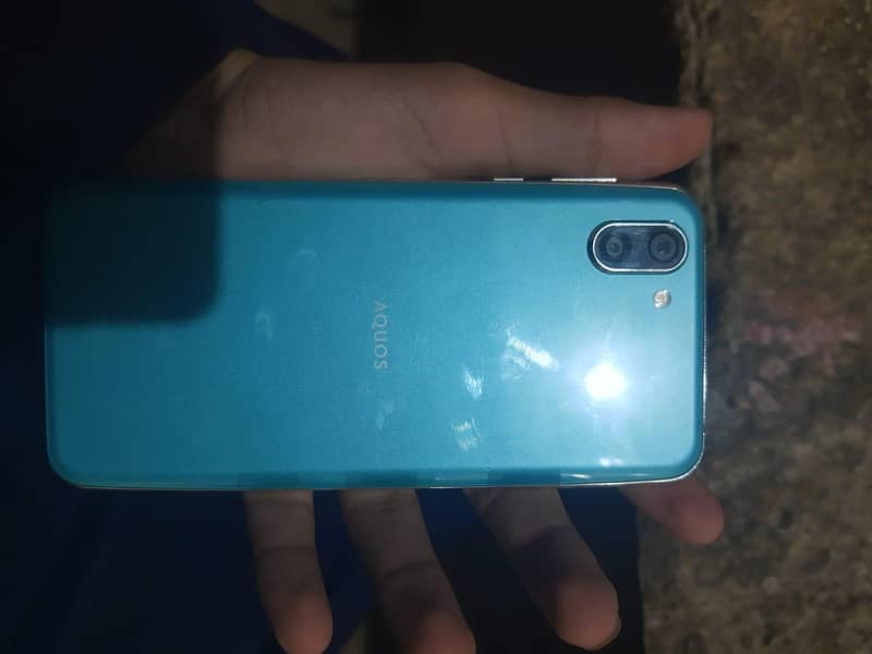 Sharp Aquos R2 1