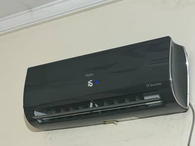 Haier Pearl Inverter Series Split Air Conditioner in glossy black