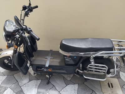 Crown EV-650 Smart 2024