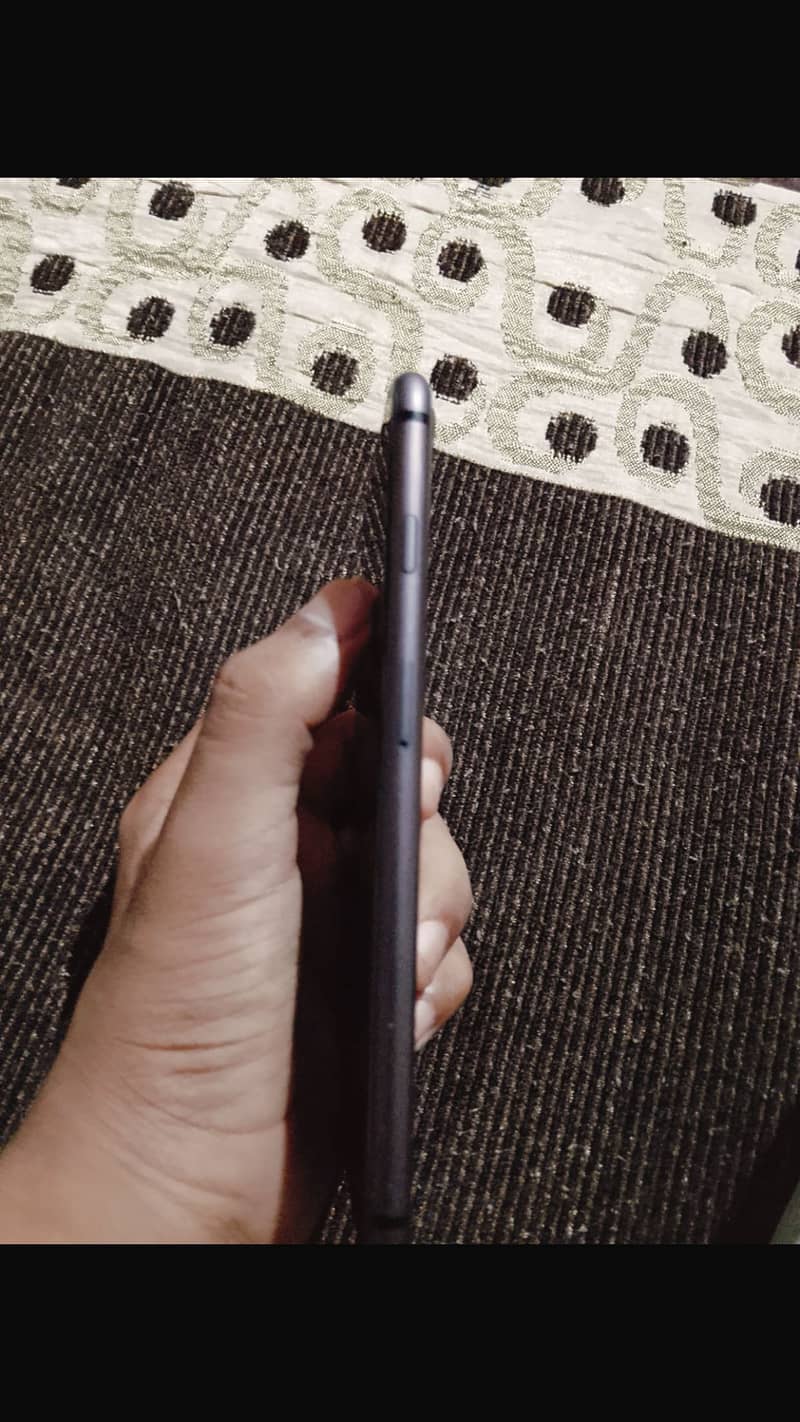 Apple iPhone 8 Plus 3